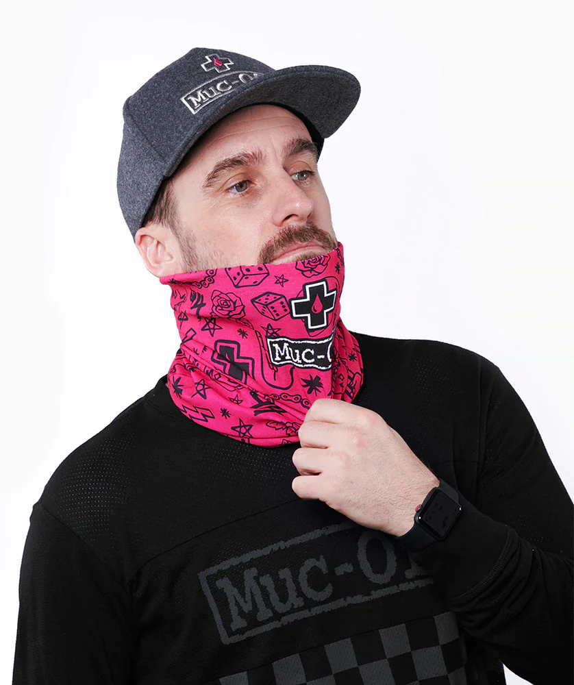 Muc-Off Écharpe Légère Pour Le Cou - Pink Punk – Image 3